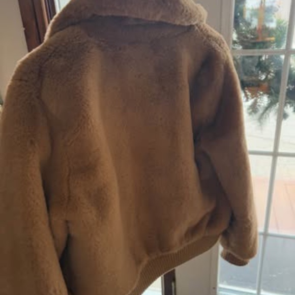 Banana republic fur coat - Picture 2 of 3